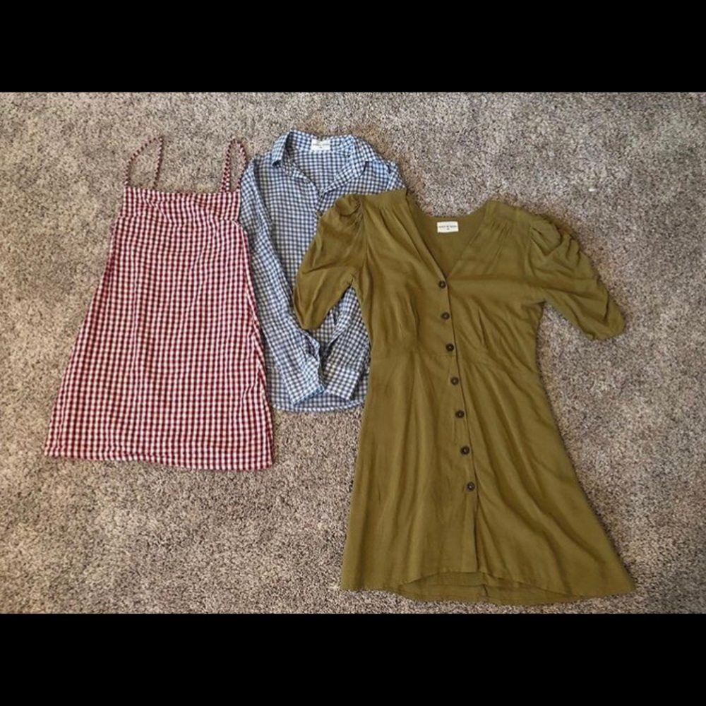 Three Yoli and Otis pieces. Perfect condition !